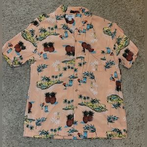 Croft & Barrow tropical button up shirt size medium